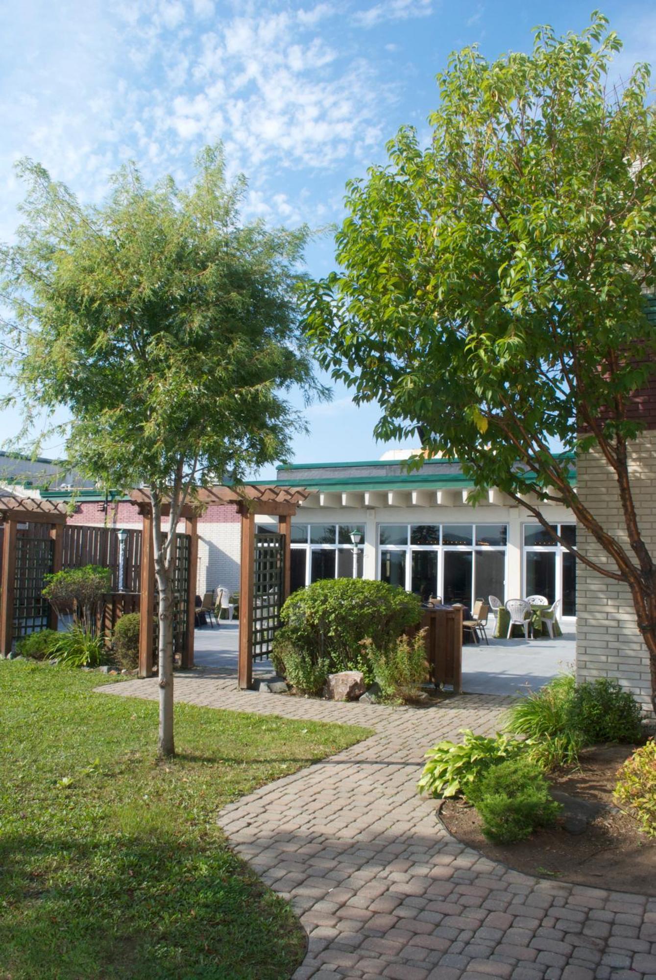 Ramada By Wyndham Thunder Bay Airlane Hotel Exterior foto